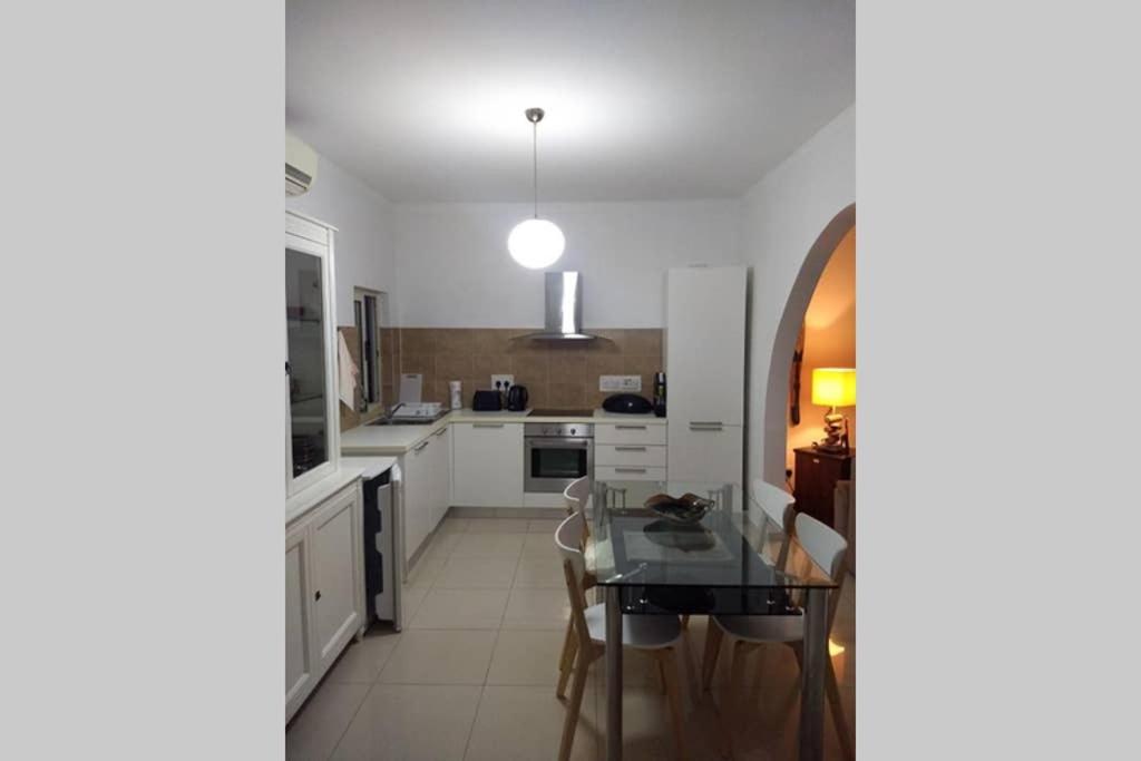 Confortable And Quiet Apartment In St. Julian Saint Julian's Bagian luar foto